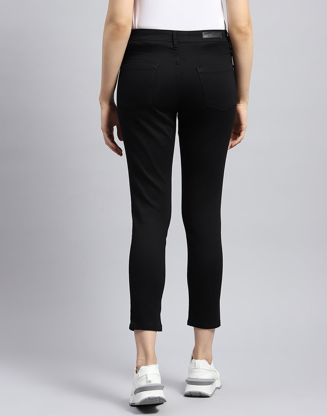 Women Black Solid Slim Fit Denim