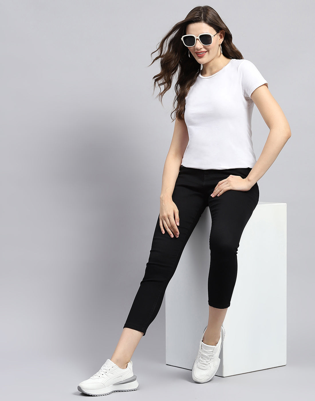 Women Black Solid Slim Fit Denim