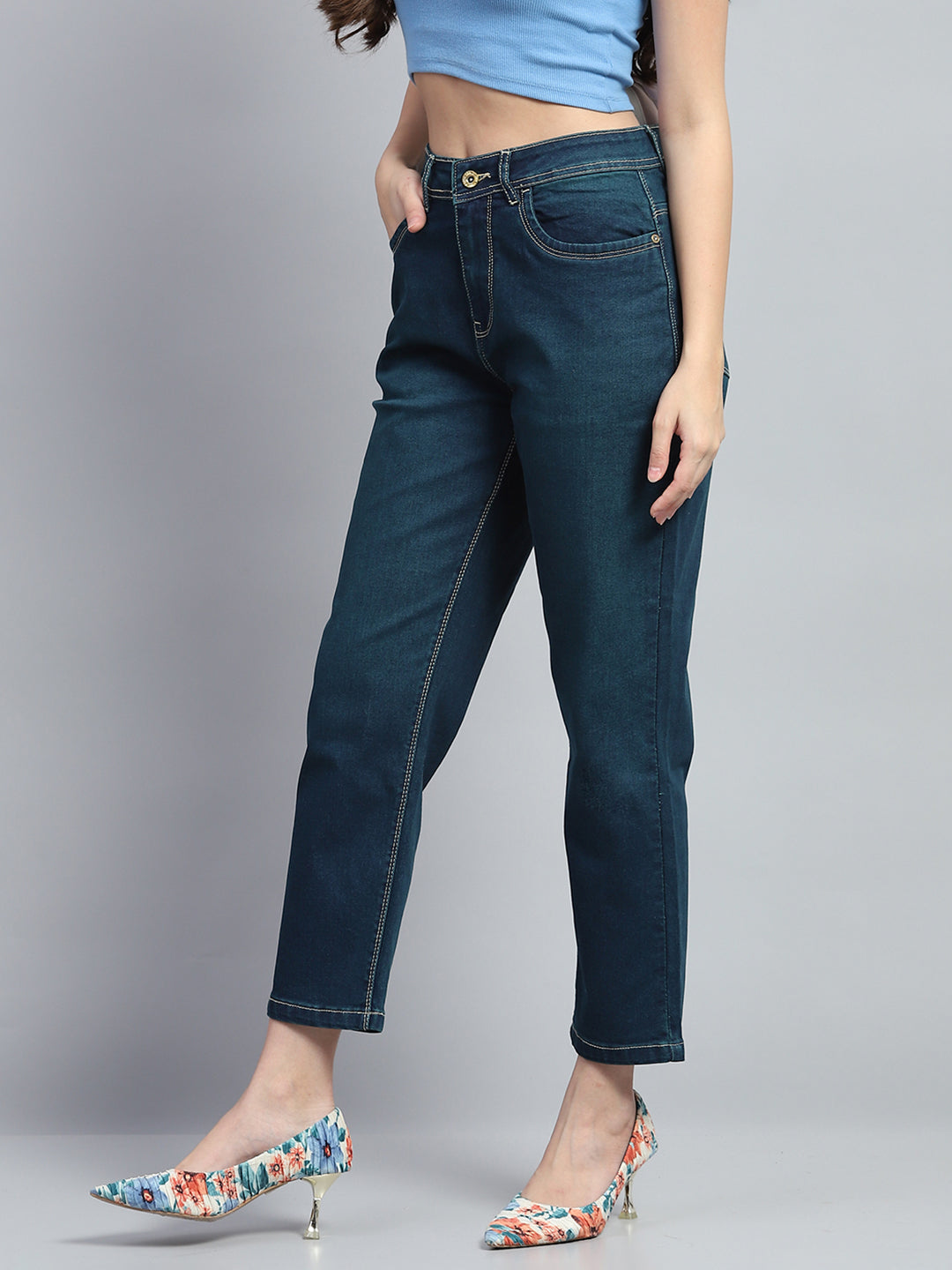 Women Blue Solid Straight Fit Denim