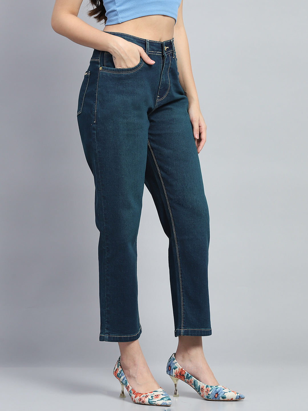 Women Blue Solid Straight Fit Denim