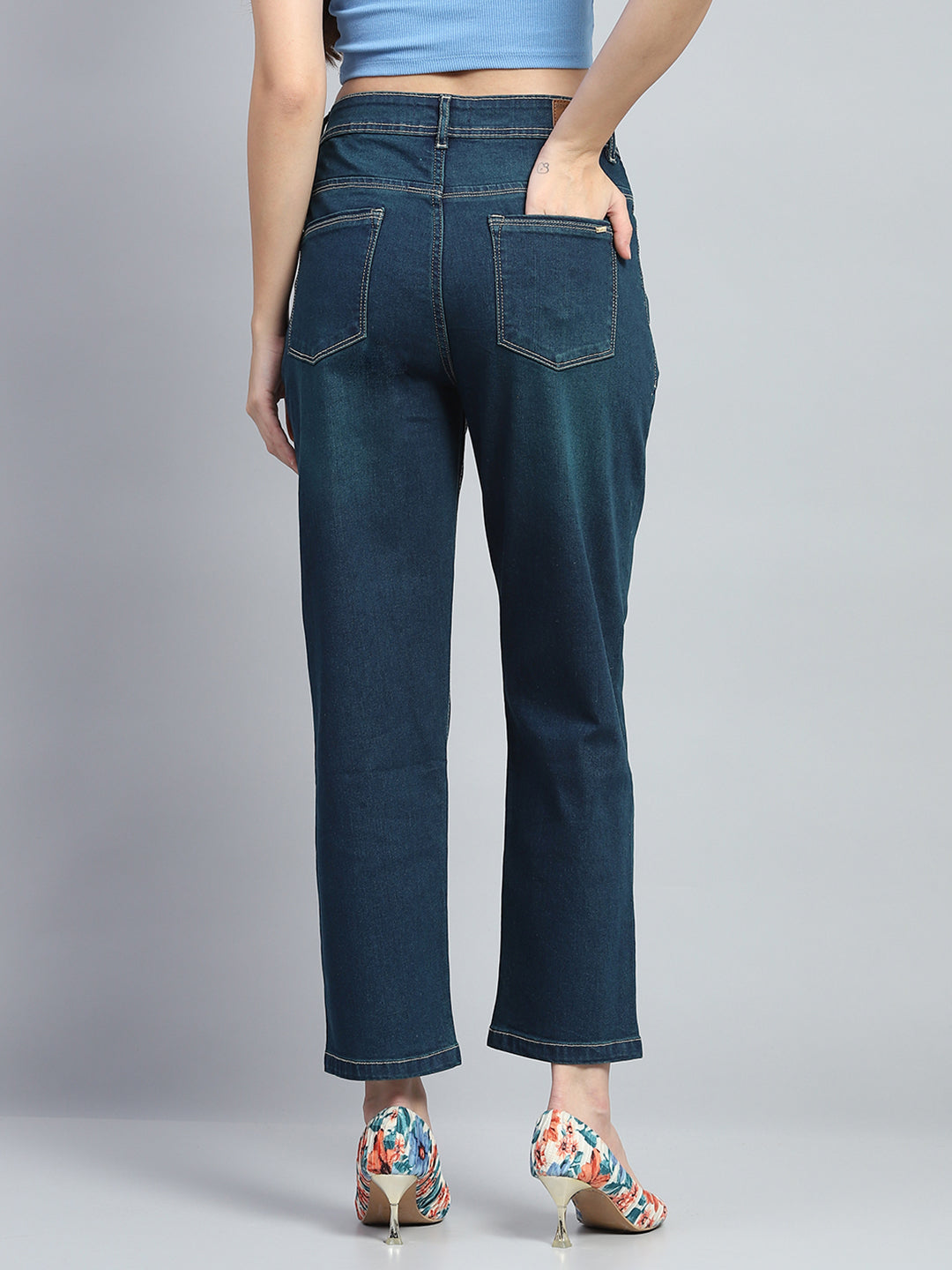 Women Blue Solid Straight Fit Denim