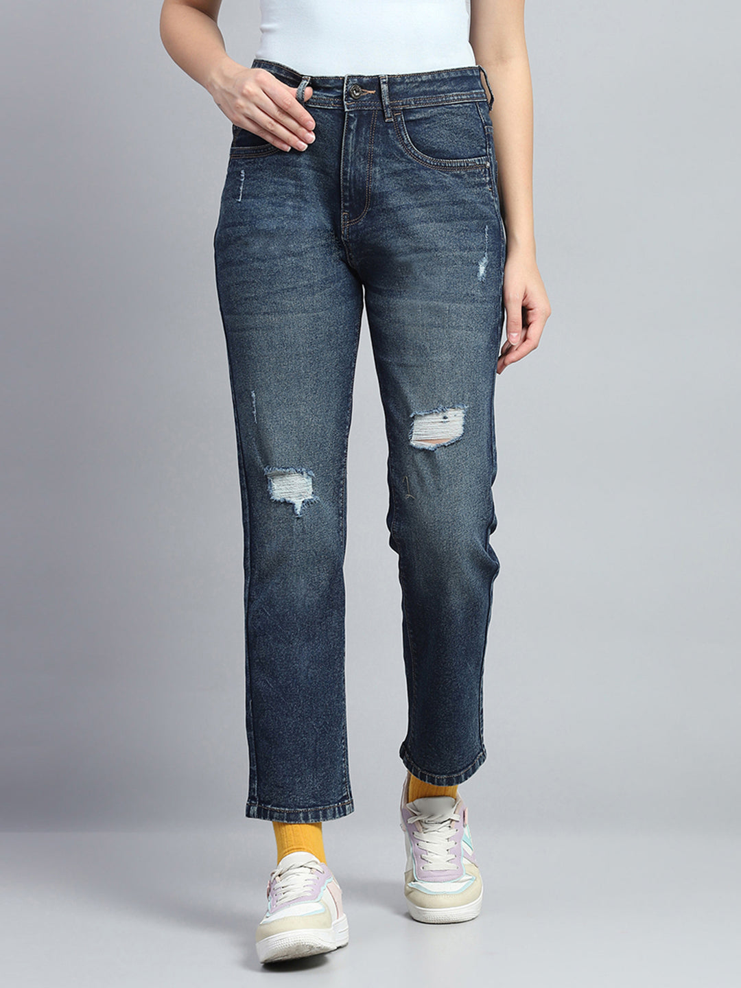 Women Blue Solid Mild Distressed Straight Fit Denim