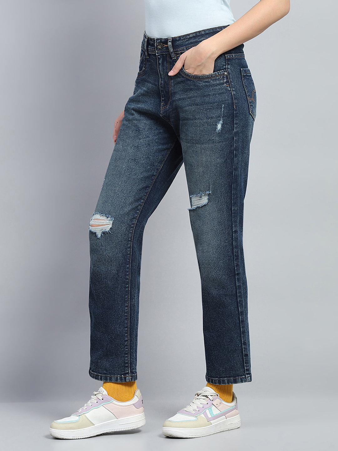 Women Blue Solid Mild Distressed Straight Fit Denim