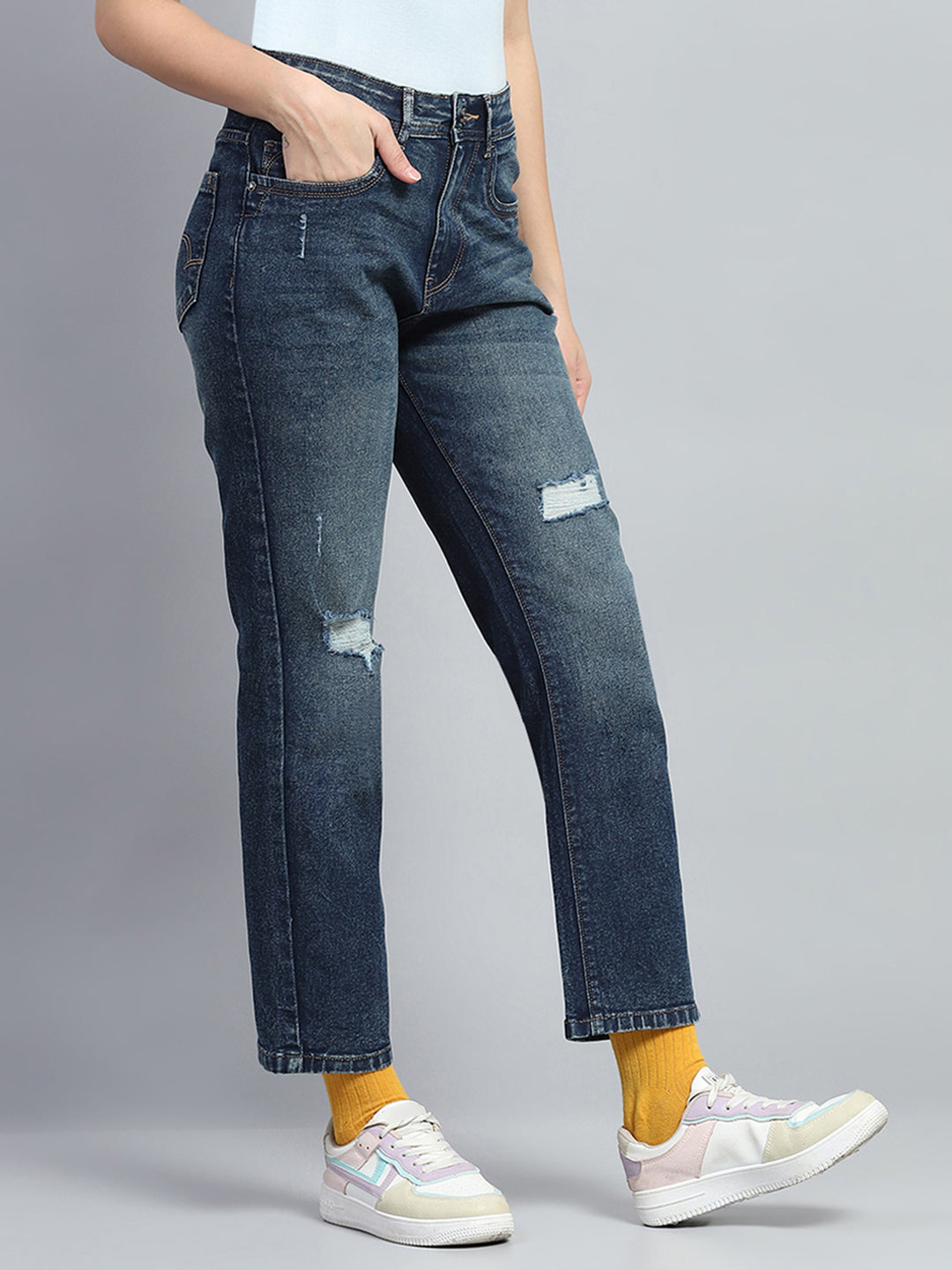 Women Blue Solid Mild Distressed Straight Fit Denim