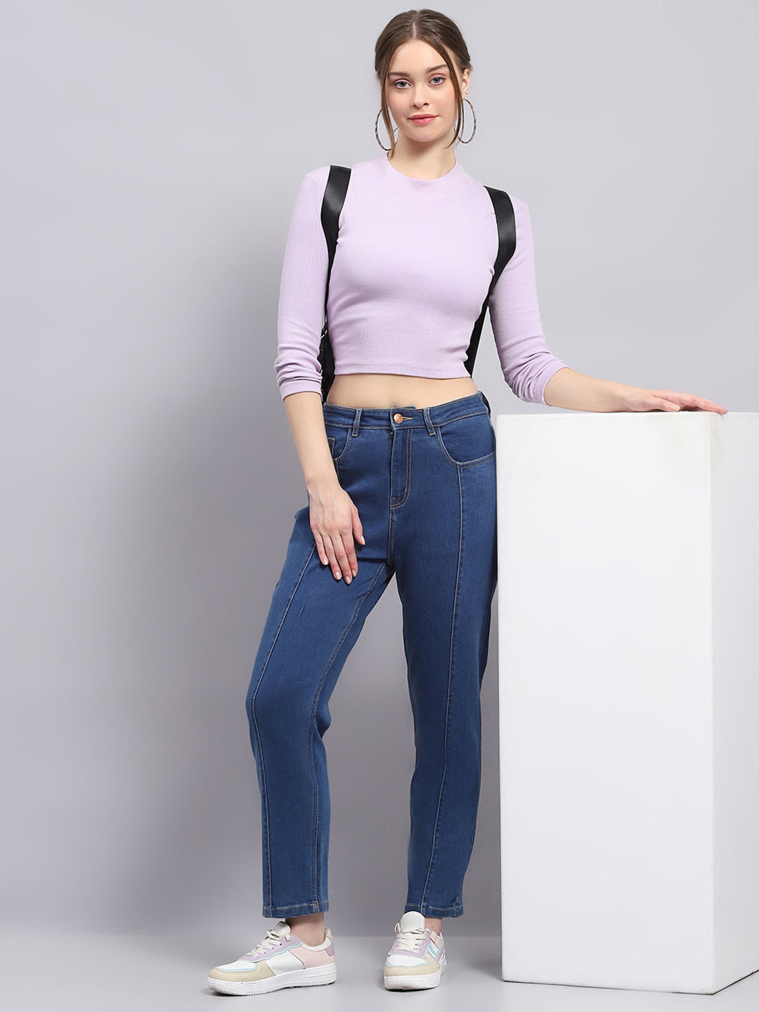 Women Blue Solid Straight Fit Denim