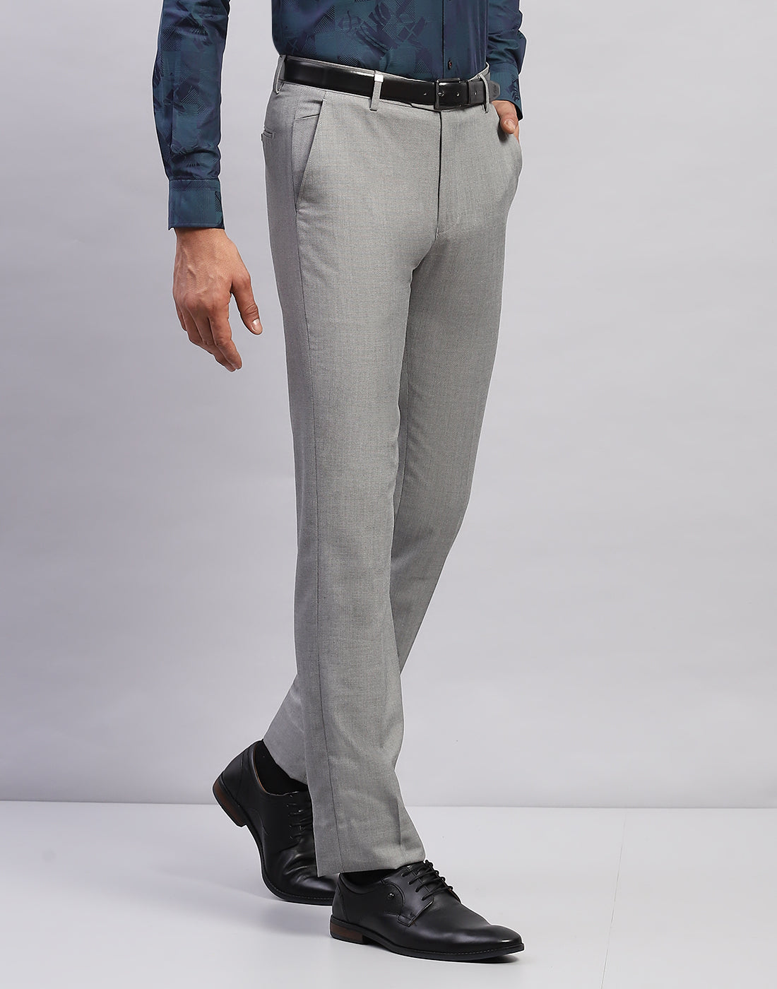 Men Grey Solid Smart Fit Trouser