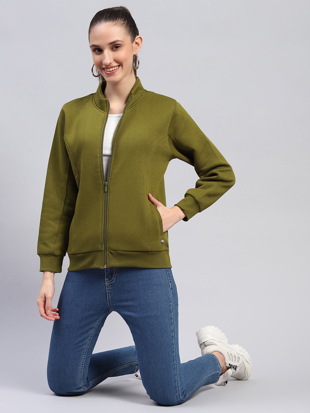 Women Green Solid Mock Neck Full Sleeve Sweatshirt