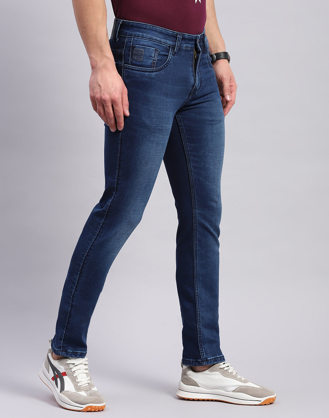 Men Blue Light Wash Narrow Fit Denim