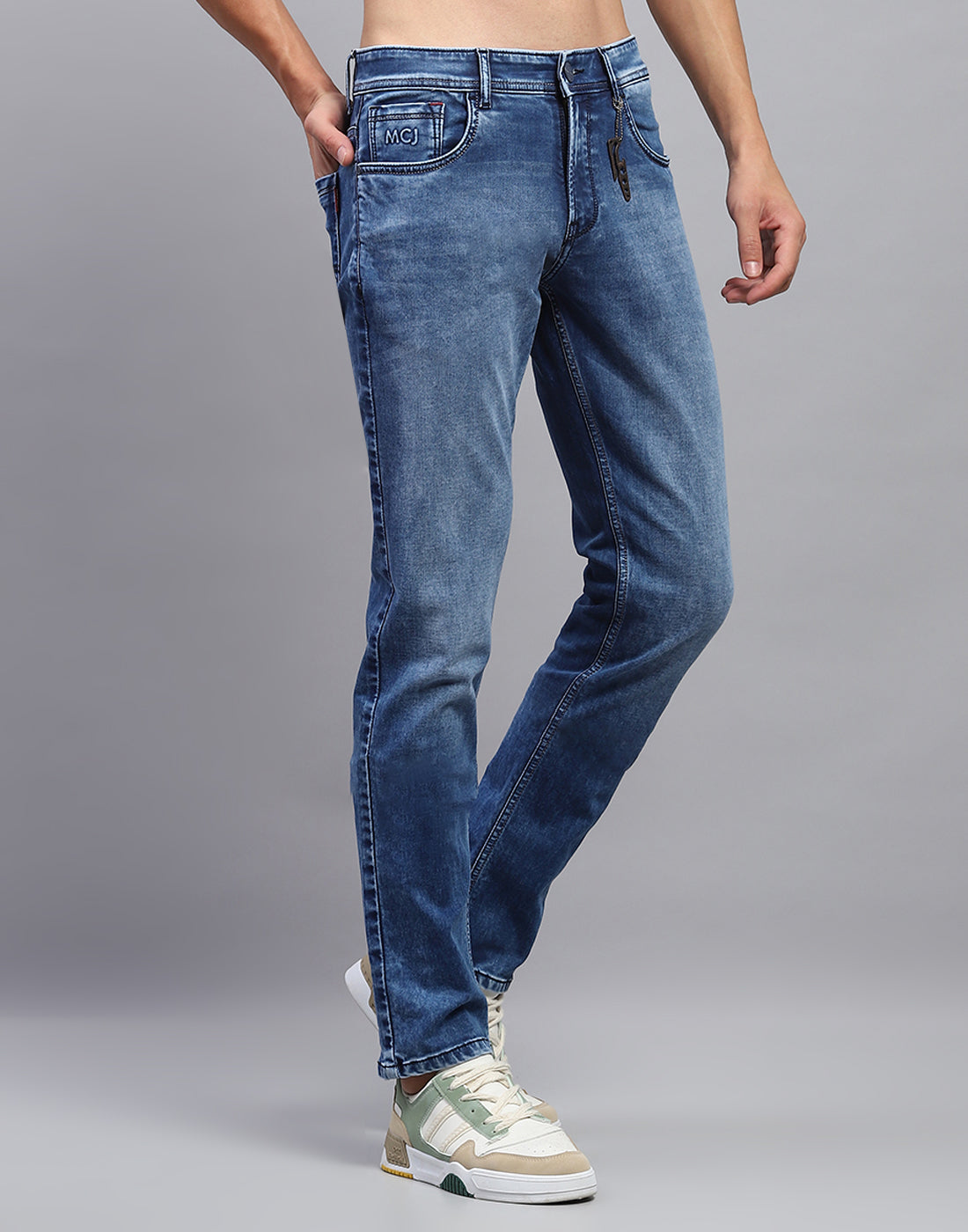 Men Blue Light Wash Narrow Fit Denim