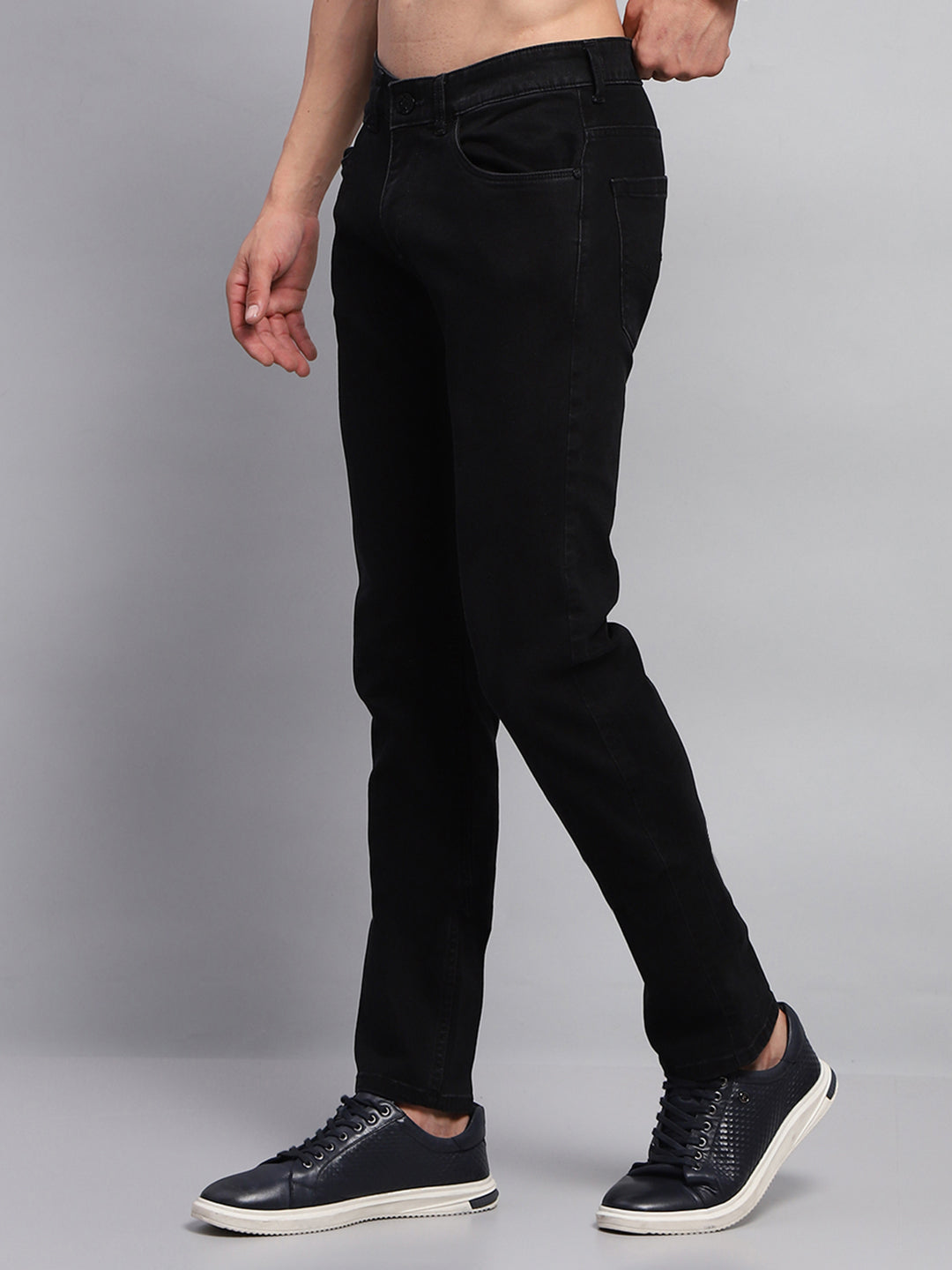 Men Black Solid Narrow Fit Denim