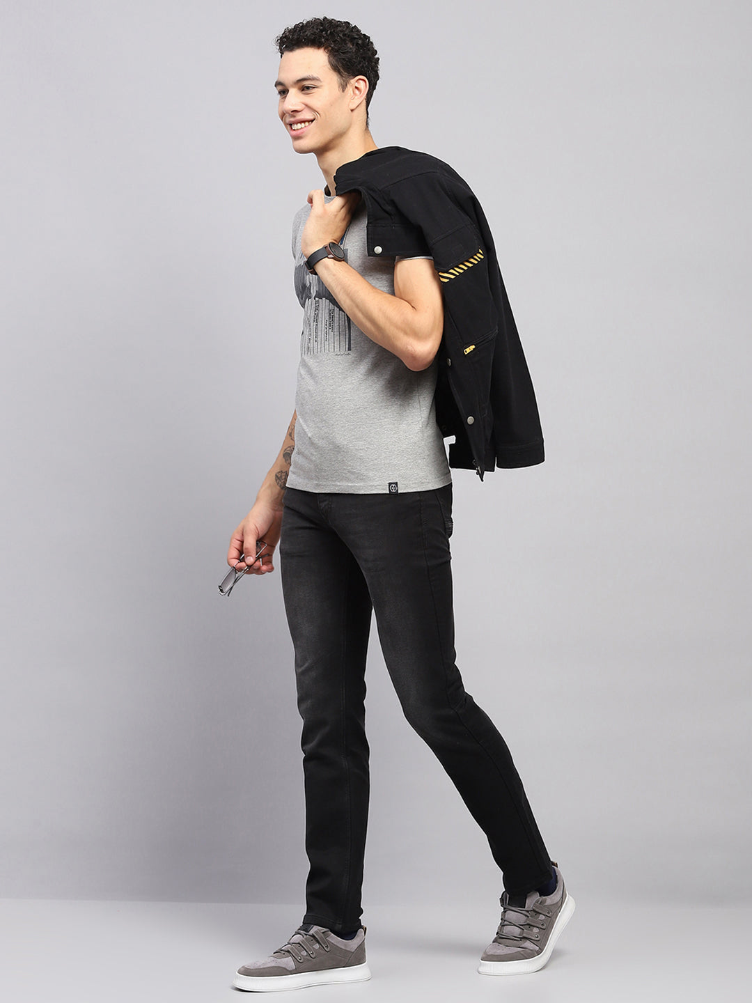 Men Black Solid Narrow Fit Denim