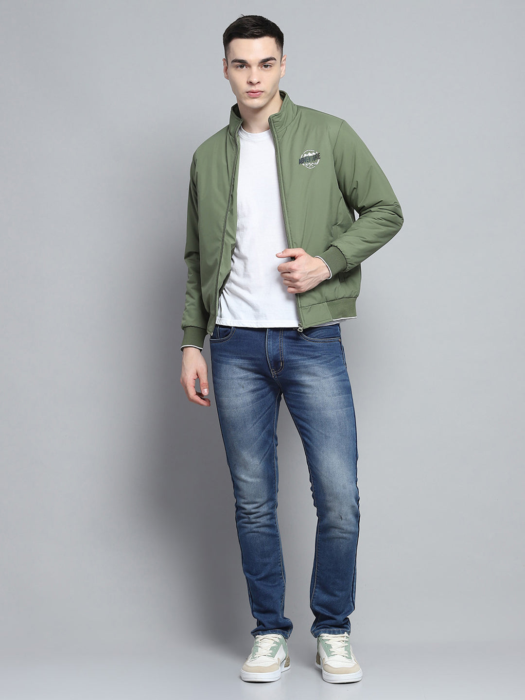 Men Green Solid Mock Neck Full Sleeve Jacket