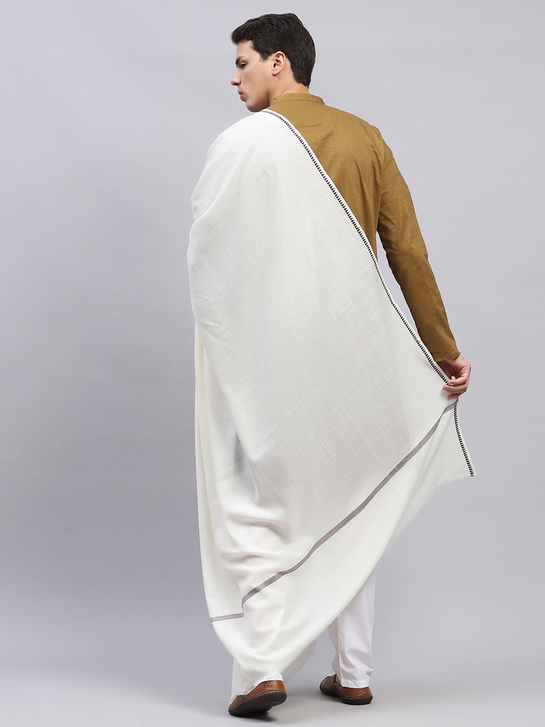 Men White Solid Lohi Shawl