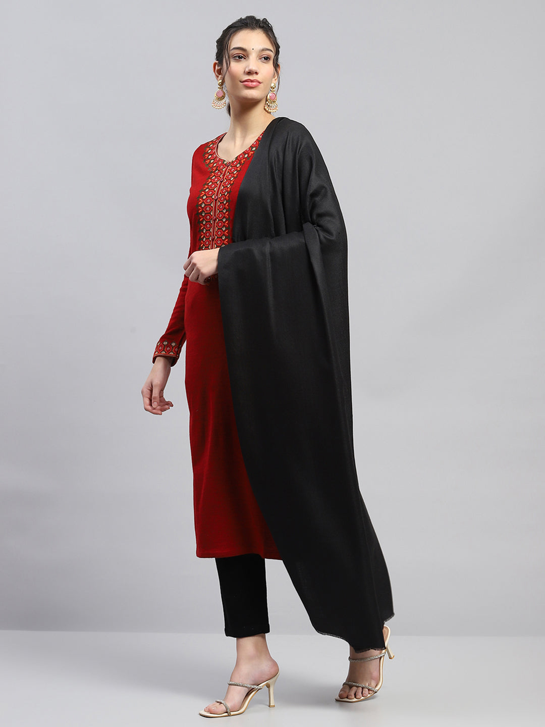 Women Black Solid Reversible Shawl