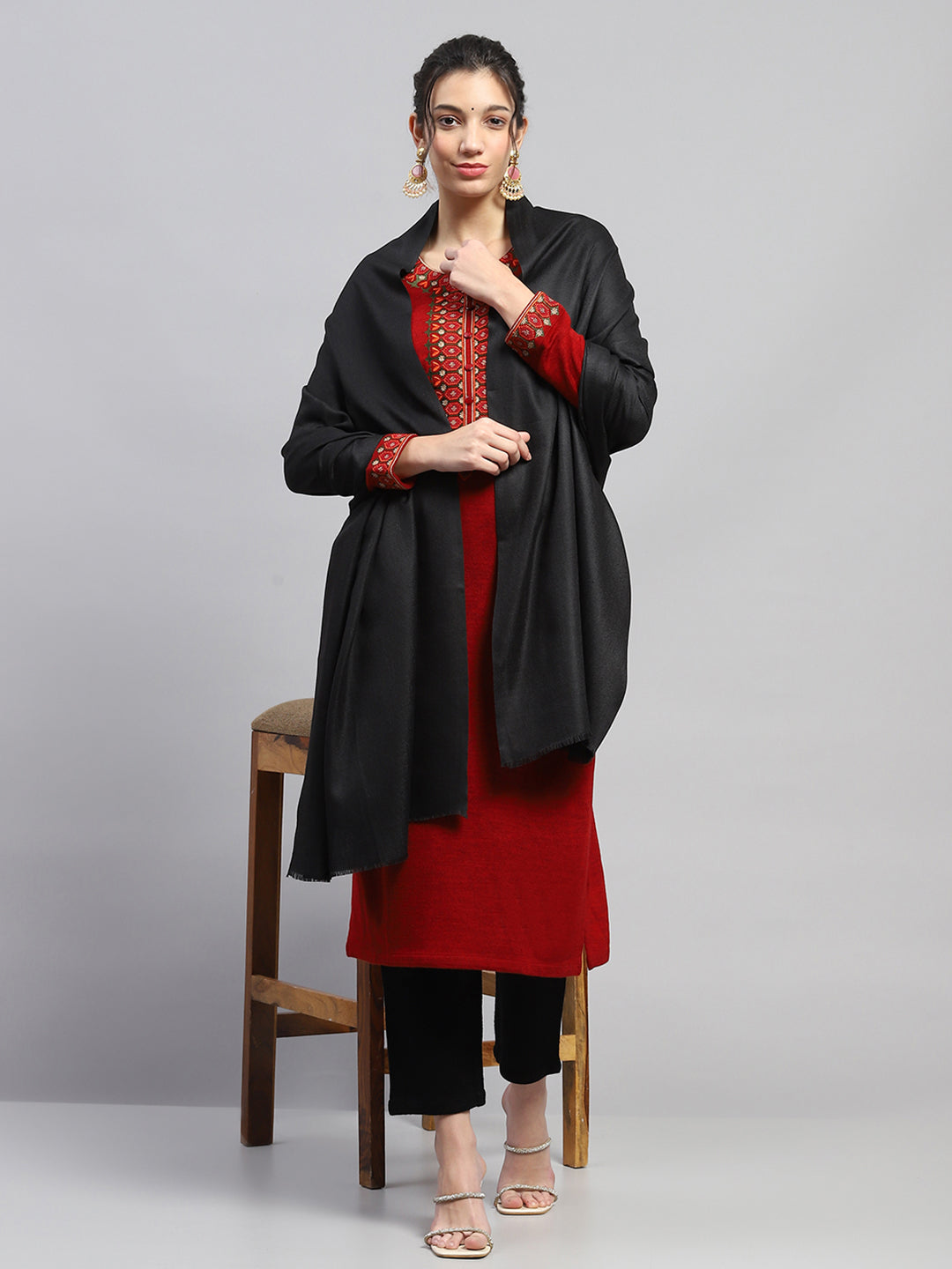 Women Black Solid Reversible Shawl