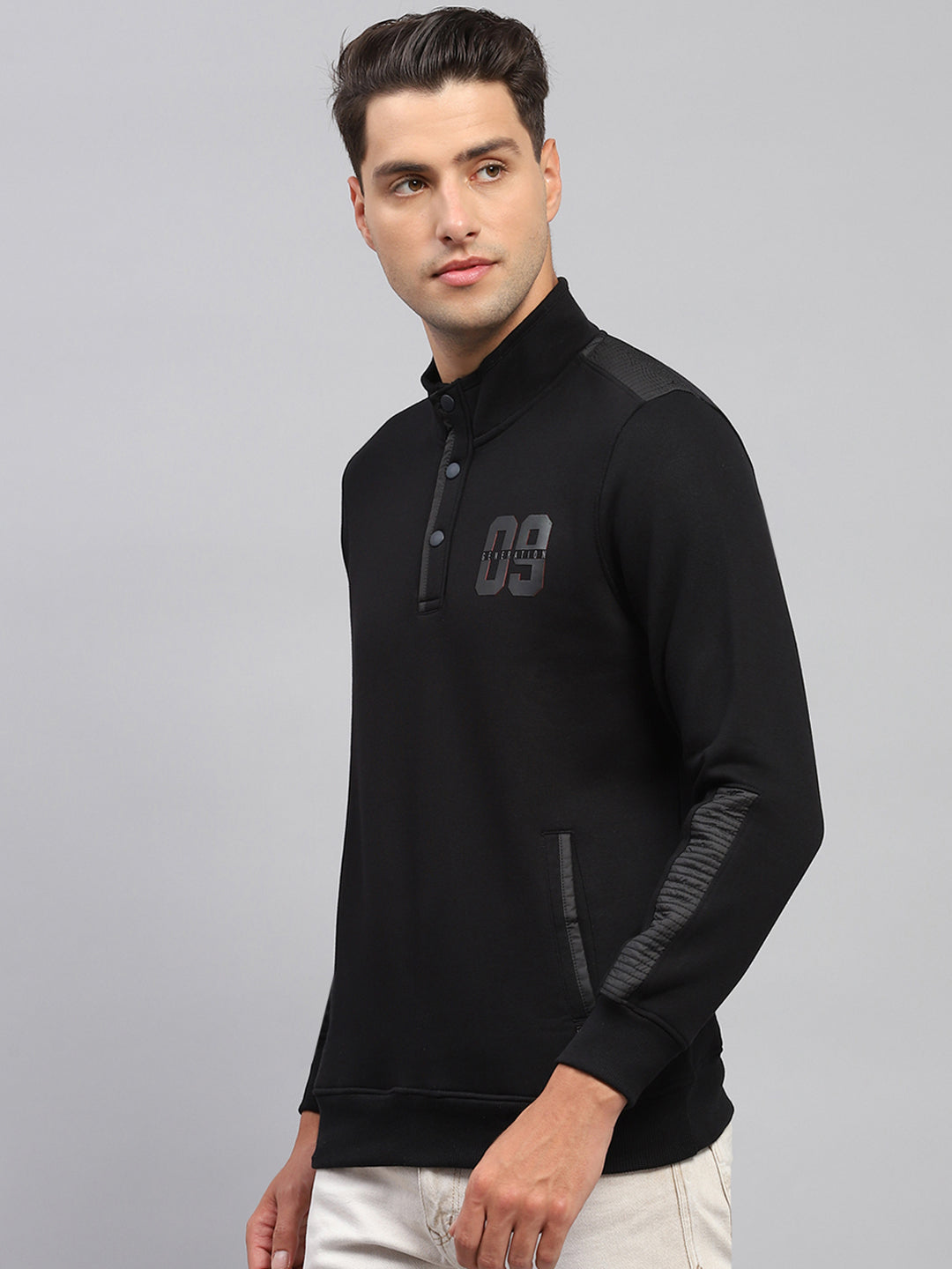 Men Black Solid Mock Neck Full Sleeve Sweatshirt