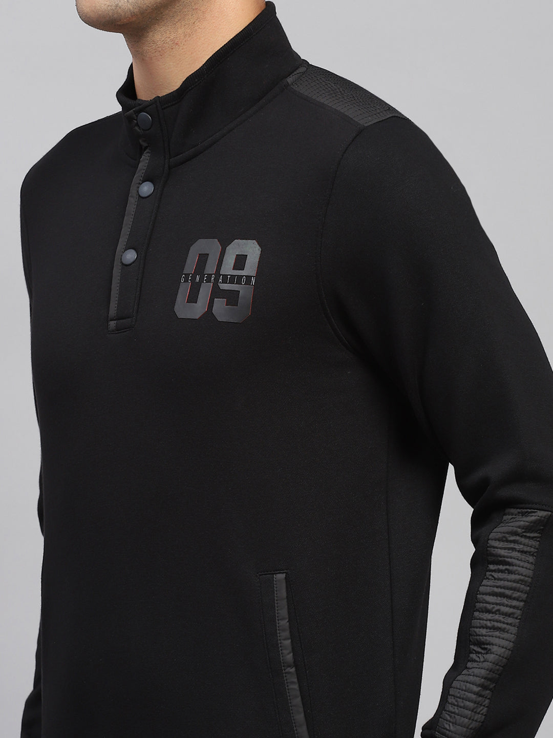 Men Black Solid Mock Neck Full Sleeve Sweatshirt