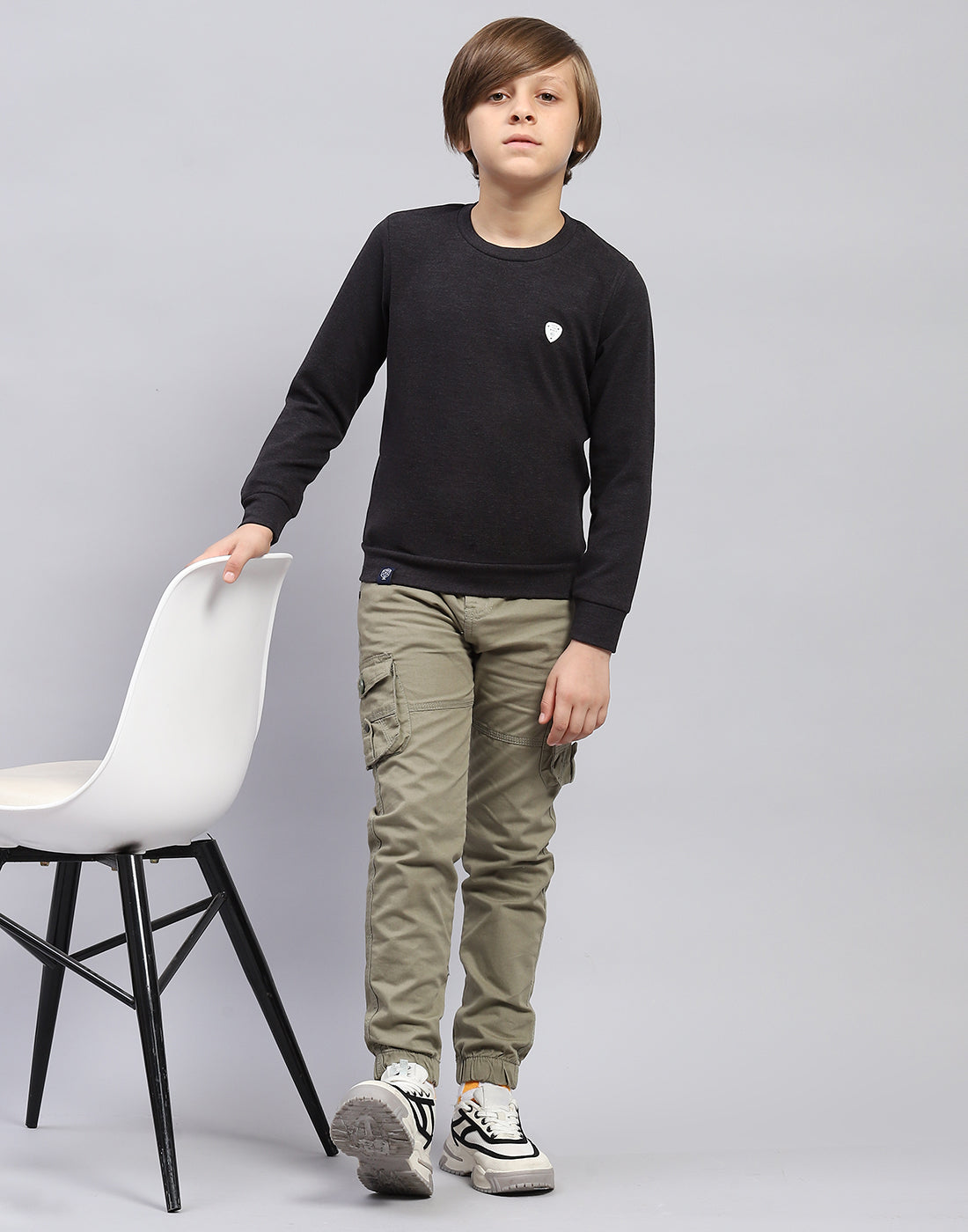 Boys Grey Solid Round Neck Full Sleeve Sweatshirt