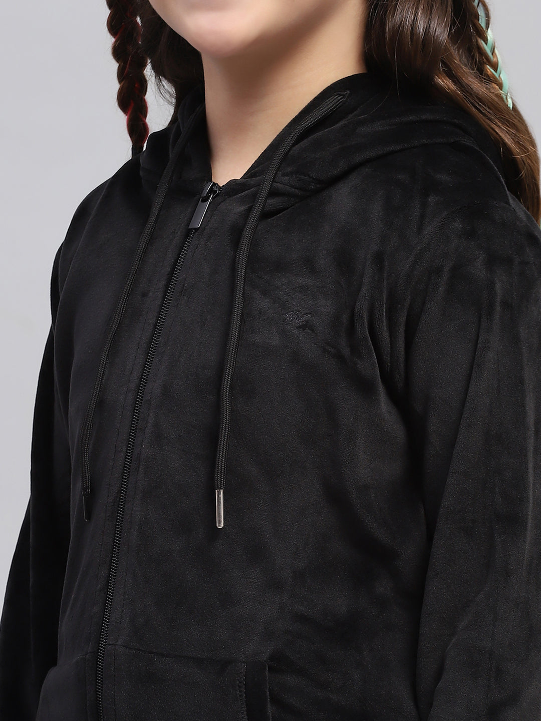 Girls Black Solid Hooded Full Sleeve Sweatshirt