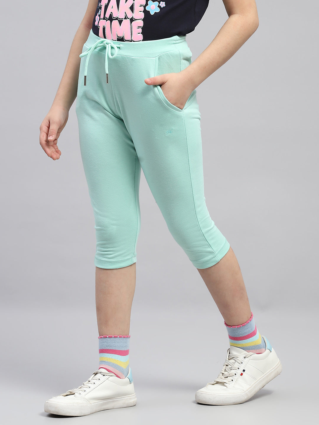 Girls Green Solid Regular Fit Capri