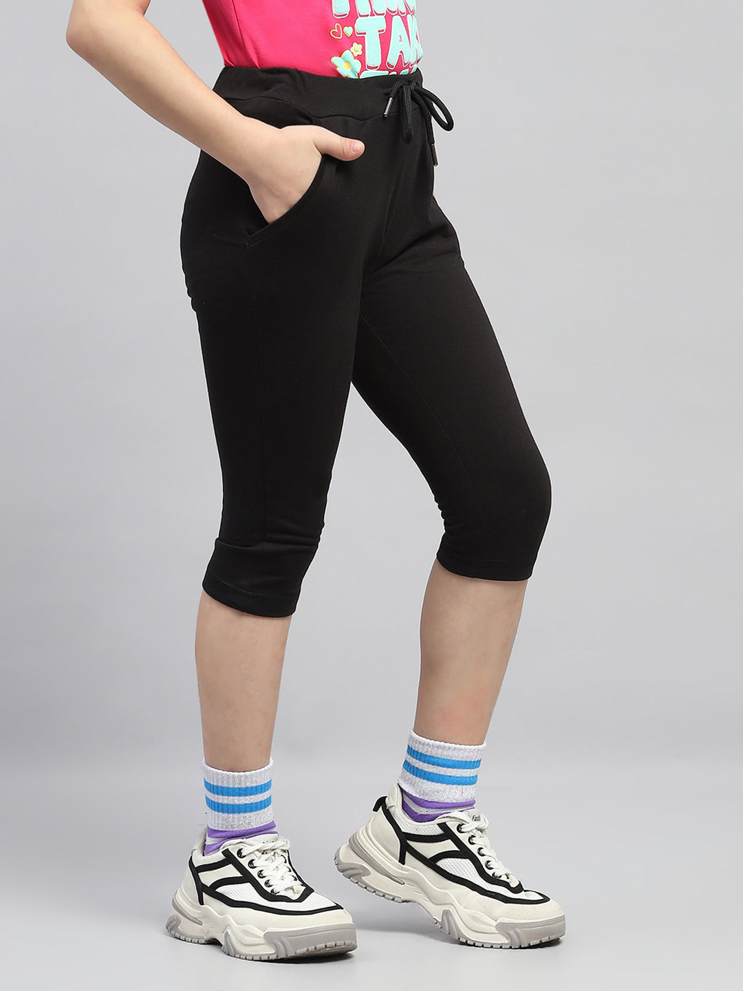 Girls Black Solid Regular Fit Capri