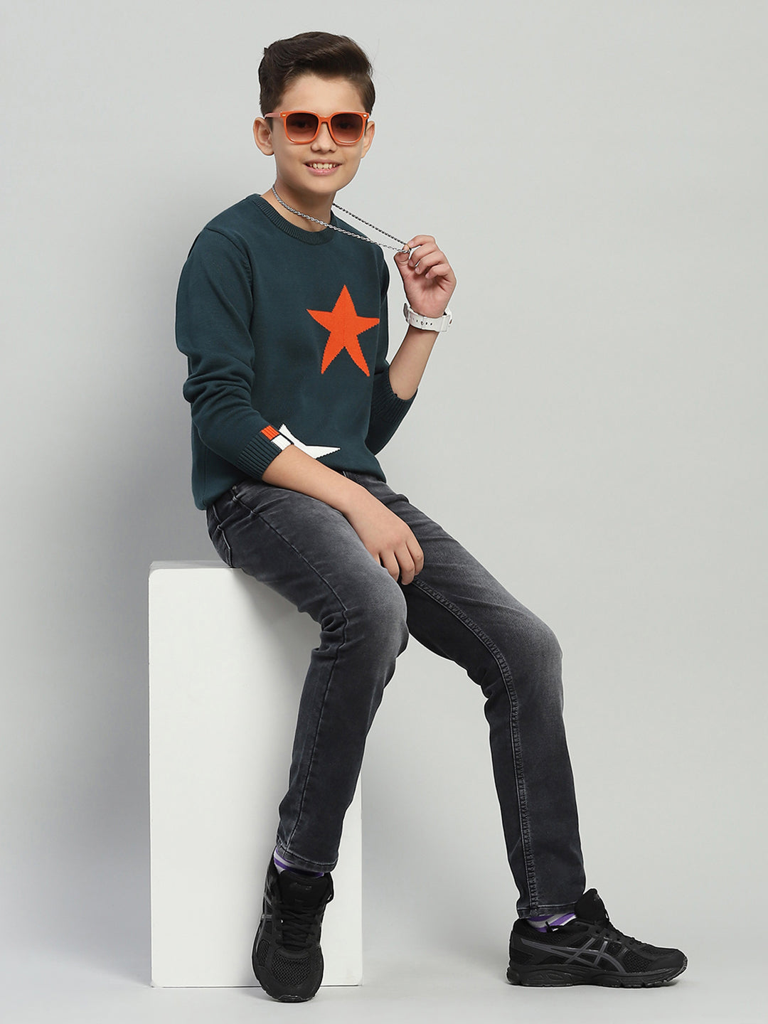 Boys Green Self Design Round Neck Full Sleeve Pullover