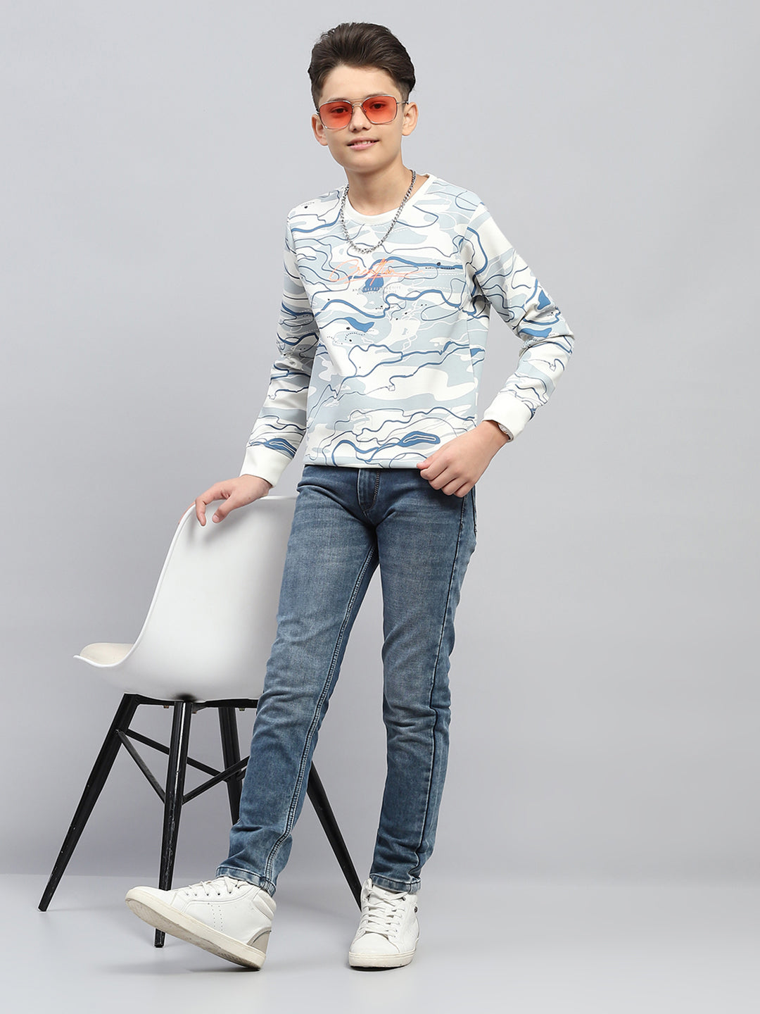 Boys White Printed Round Neck Full Sleeve Sweatshirt