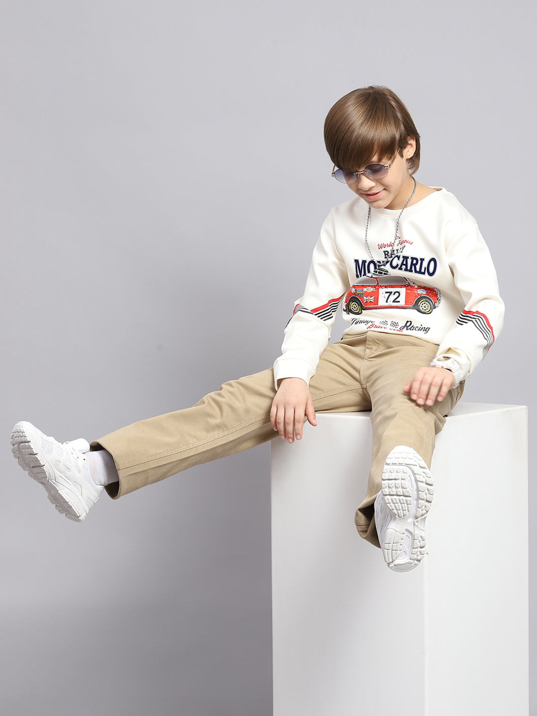 Boys Off White Printed Round Neck Full Sleeve Sweatshirt