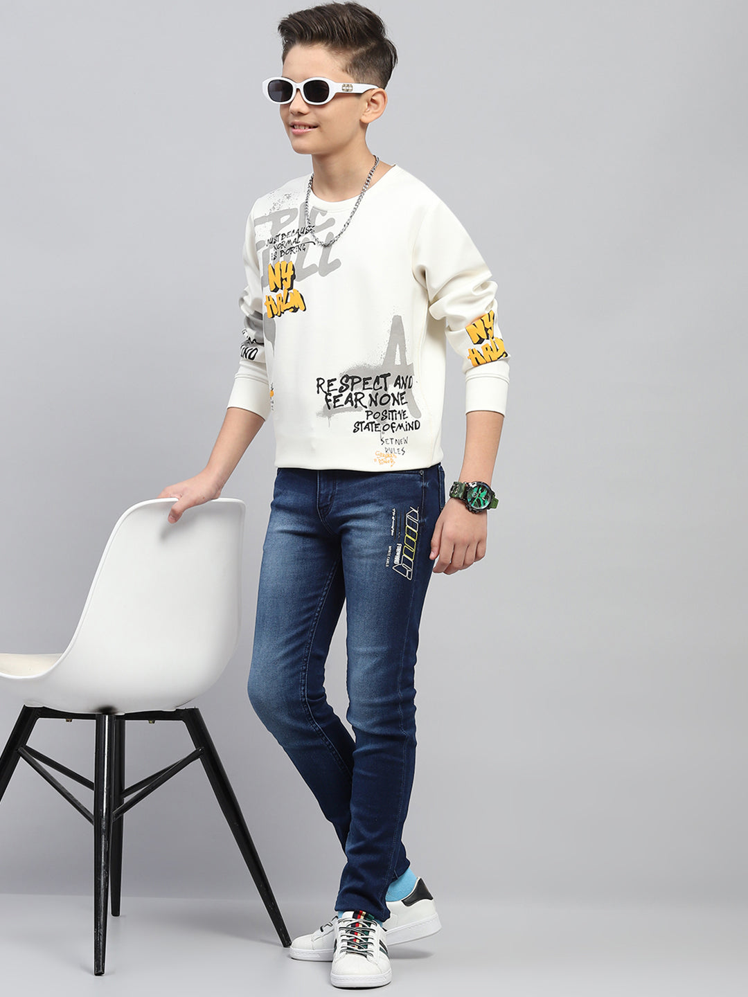 Boys White Printed Round Neck Full Sleeve Sweatshirt