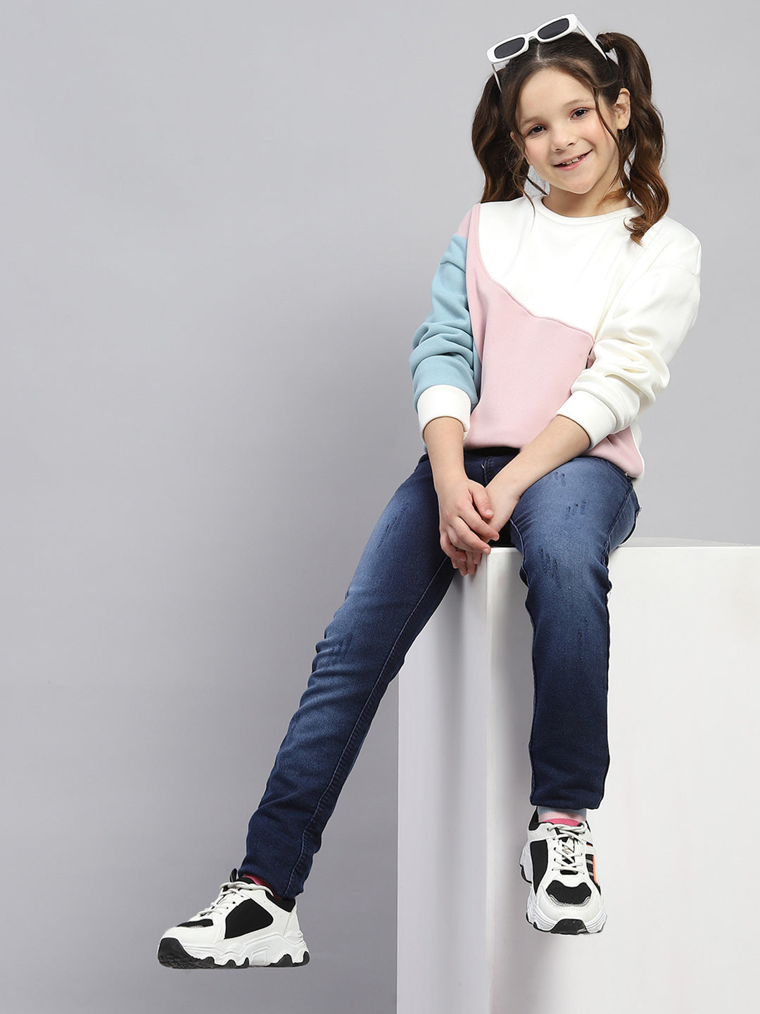 Girls Multicolor Solid Round Neck Full Sleeve Sweatshirt