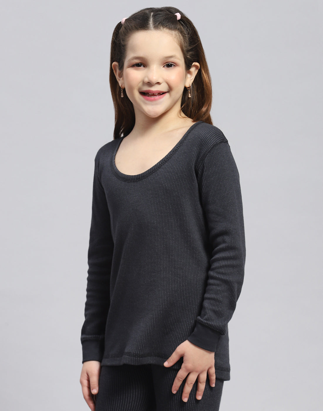 Girls Black Solid Round Neck Full Sleeve Thermal Vest