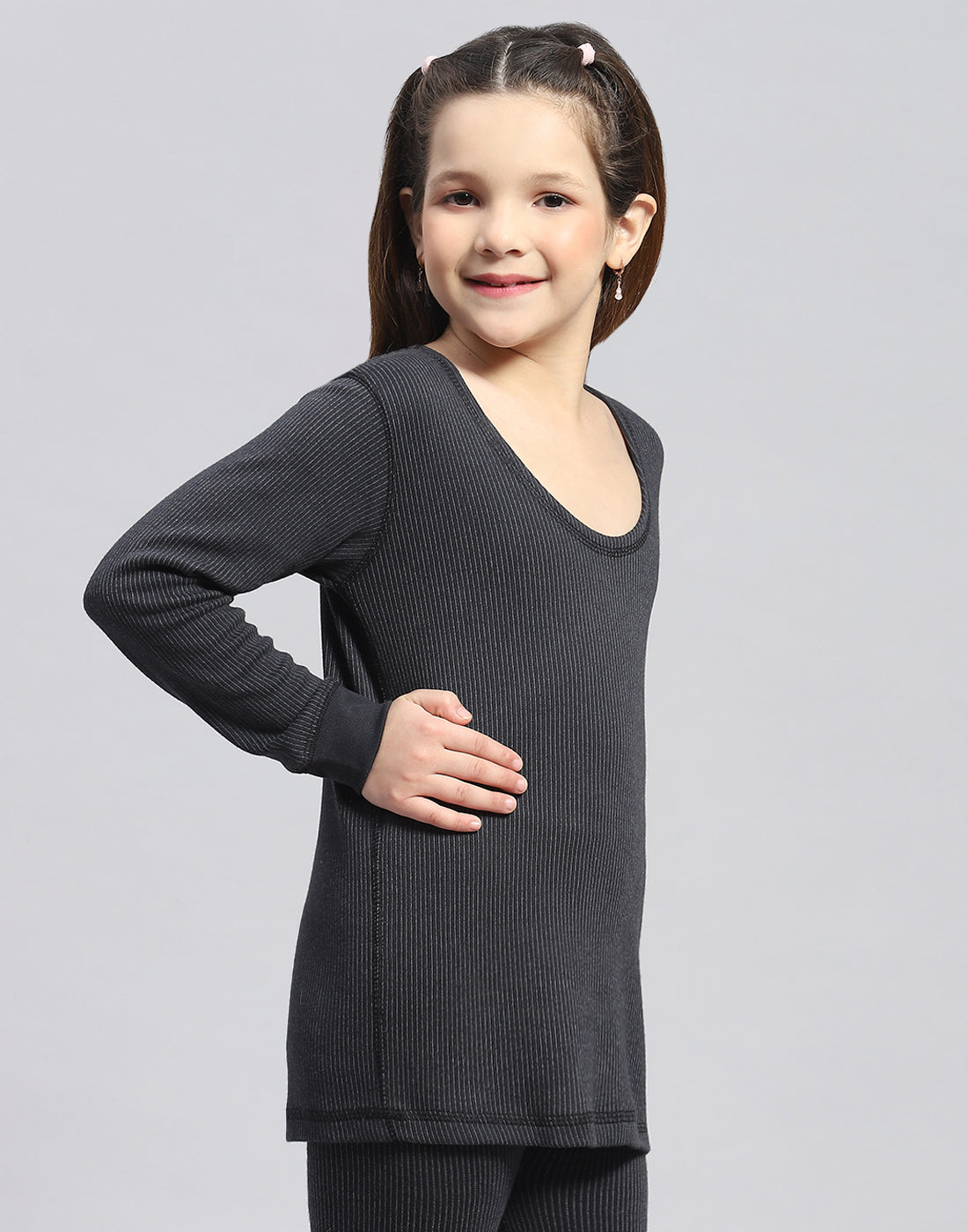 Girls Black Solid Round Neck Full Sleeve Thermal Vest