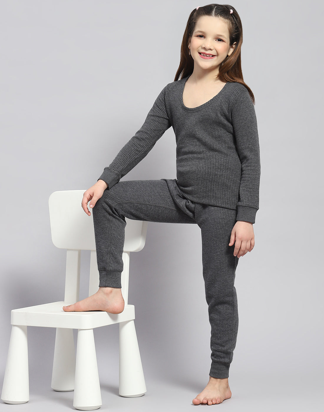 Girls Charcoal Solid Round Neck Full Sleeve Thermal Vest