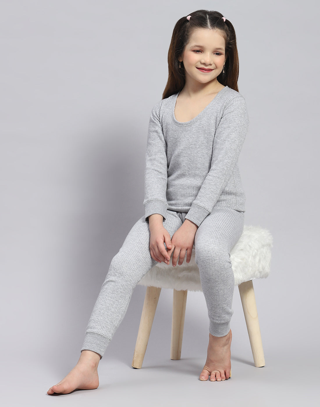 Girls Grey Solid Round Neck Full Sleeve Thermal Vest