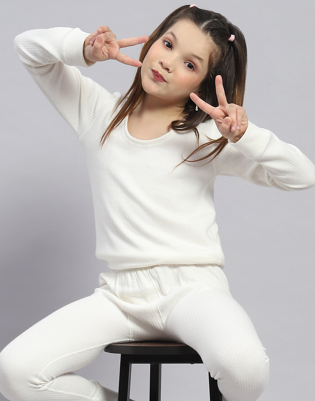 Girls White Solid Round Neck Full Sleeve Thermal Vest