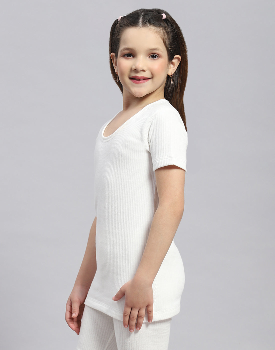 Girls White Solid Round Neck Half Sleeve Thermal Vest