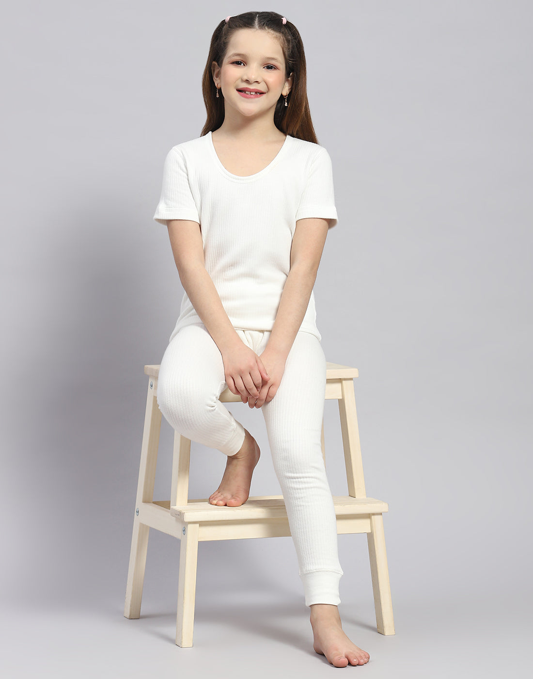 Girls White Solid Round Neck Half Sleeve Thermal Vest