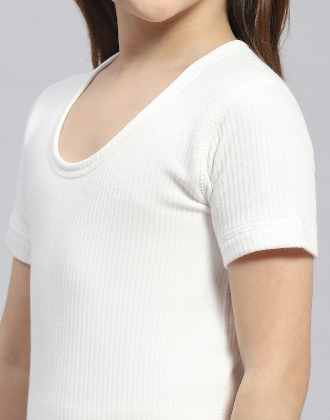 Girls White Solid Round Neck Half Sleeve Thermal Vest