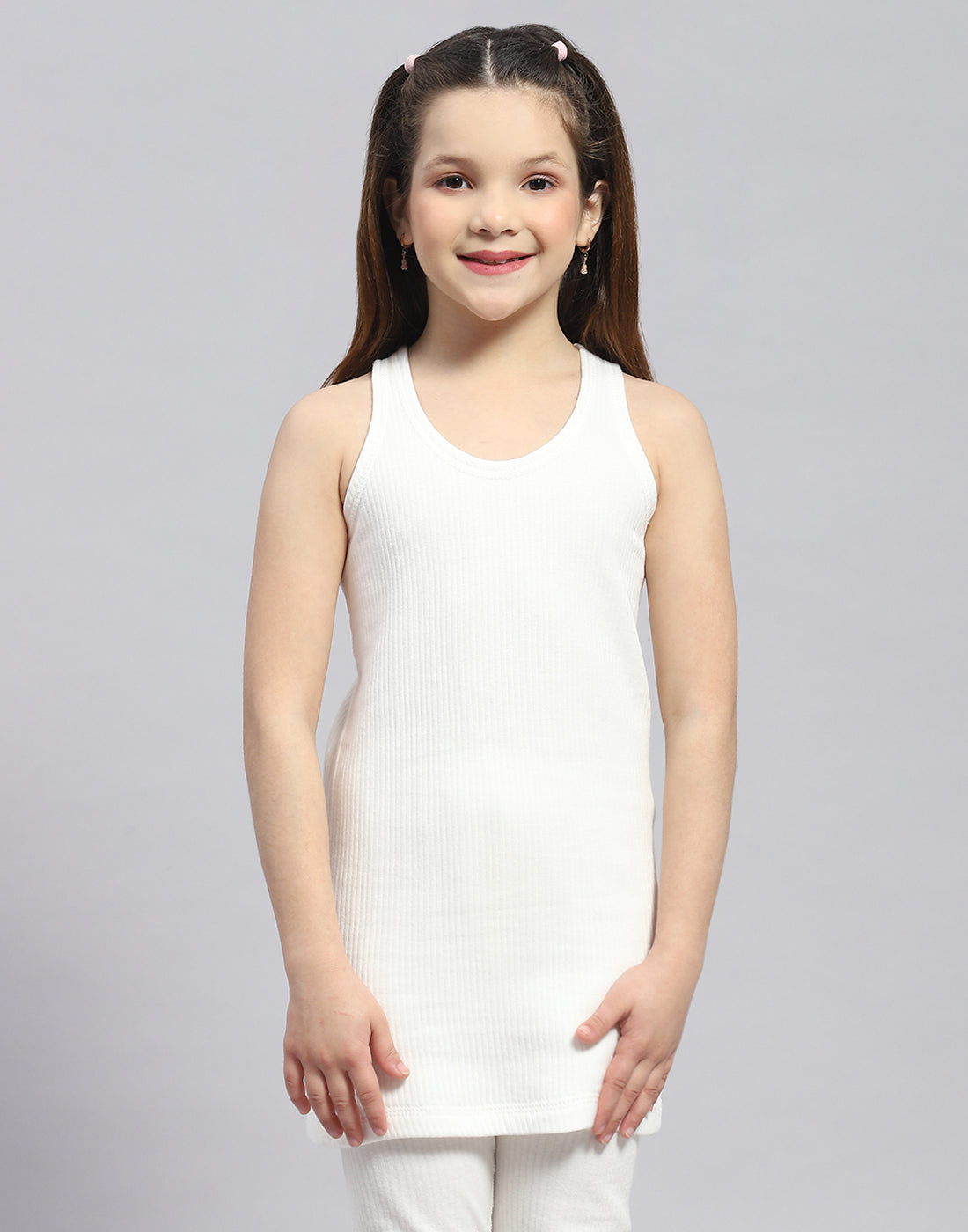 Girls White Solid Round Neck Sleeveless Thermal Vest