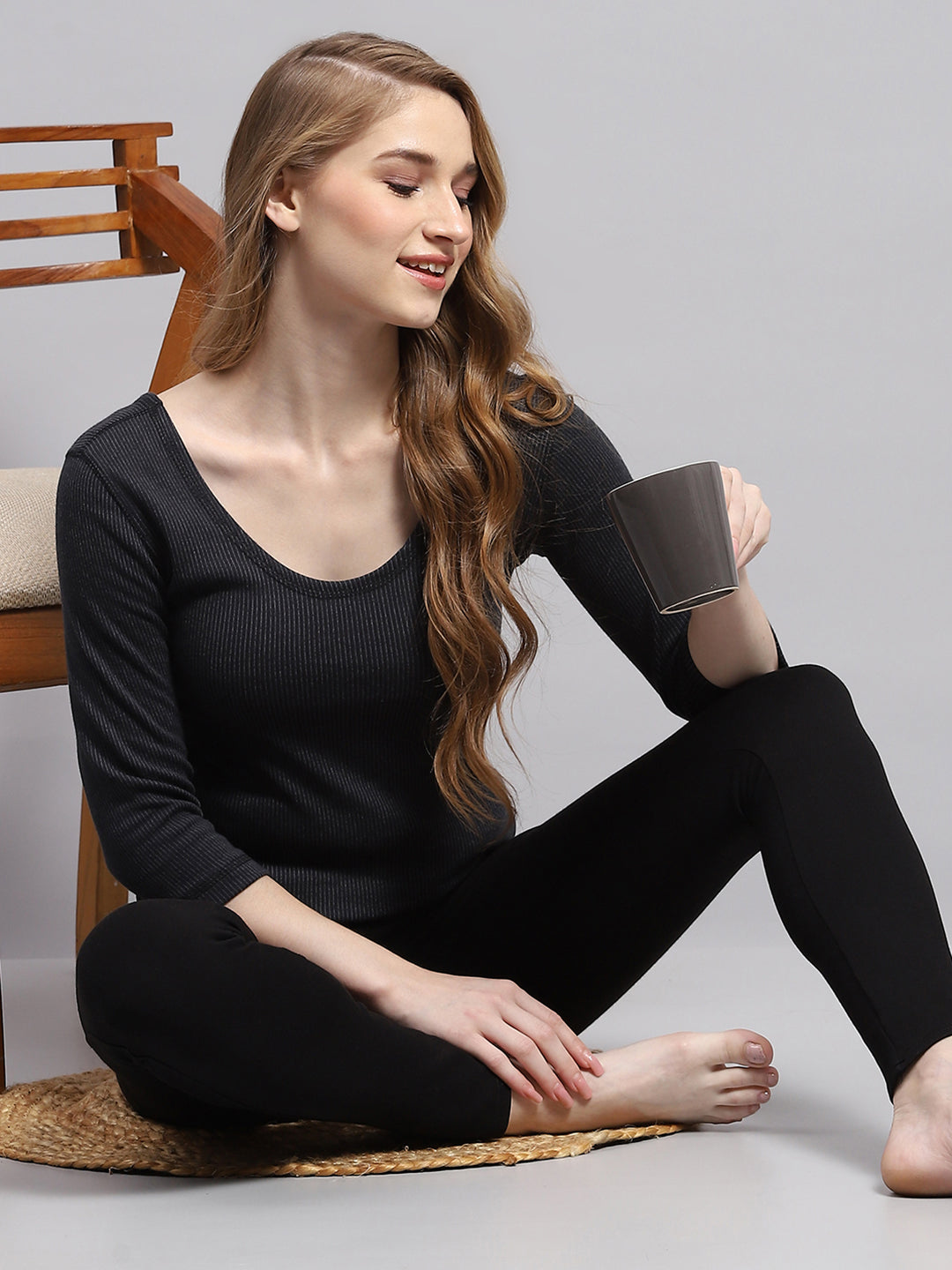 Women Black Solid Round Neck 3/4th Sleeve Thermal Vest