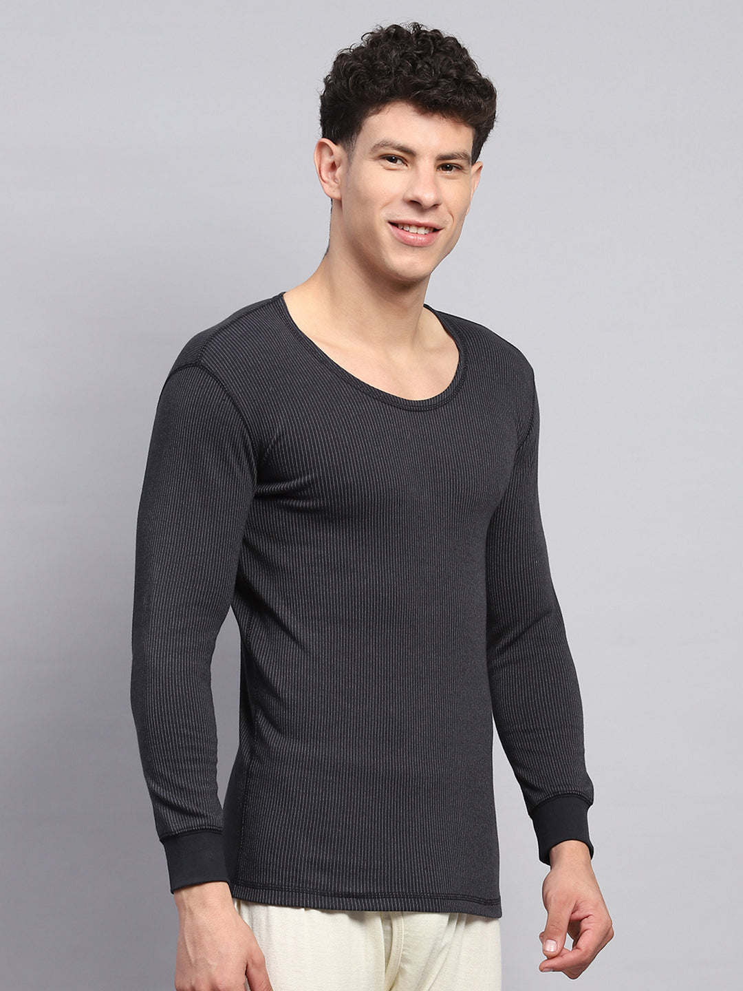 Men Black Solid Round Neck Full Sleeve Thermal Vest