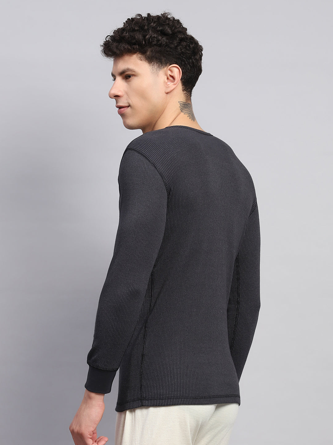 Men Black Solid Round Neck Full Sleeve Thermal Vest