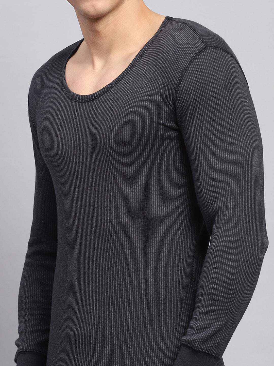 Men Black Solid Round Neck Full Sleeve Thermal Vest