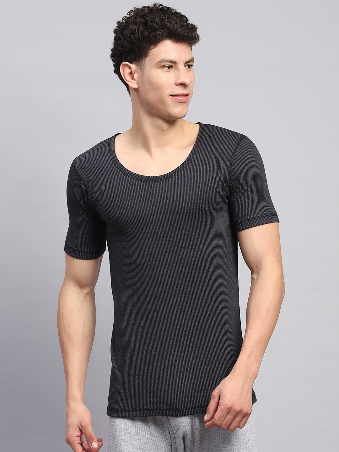 Men Black Solid Round Neck Half Sleeve Thermal Vest