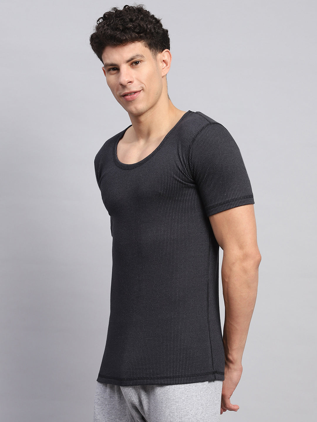 Men Black Solid Round Neck Half Sleeve Thermal Vest