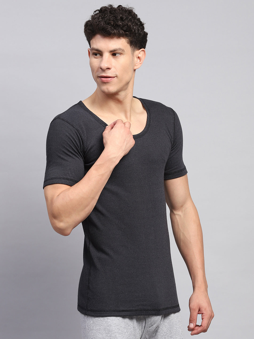 Men Black Solid Round Neck Half Sleeve Thermal Vest