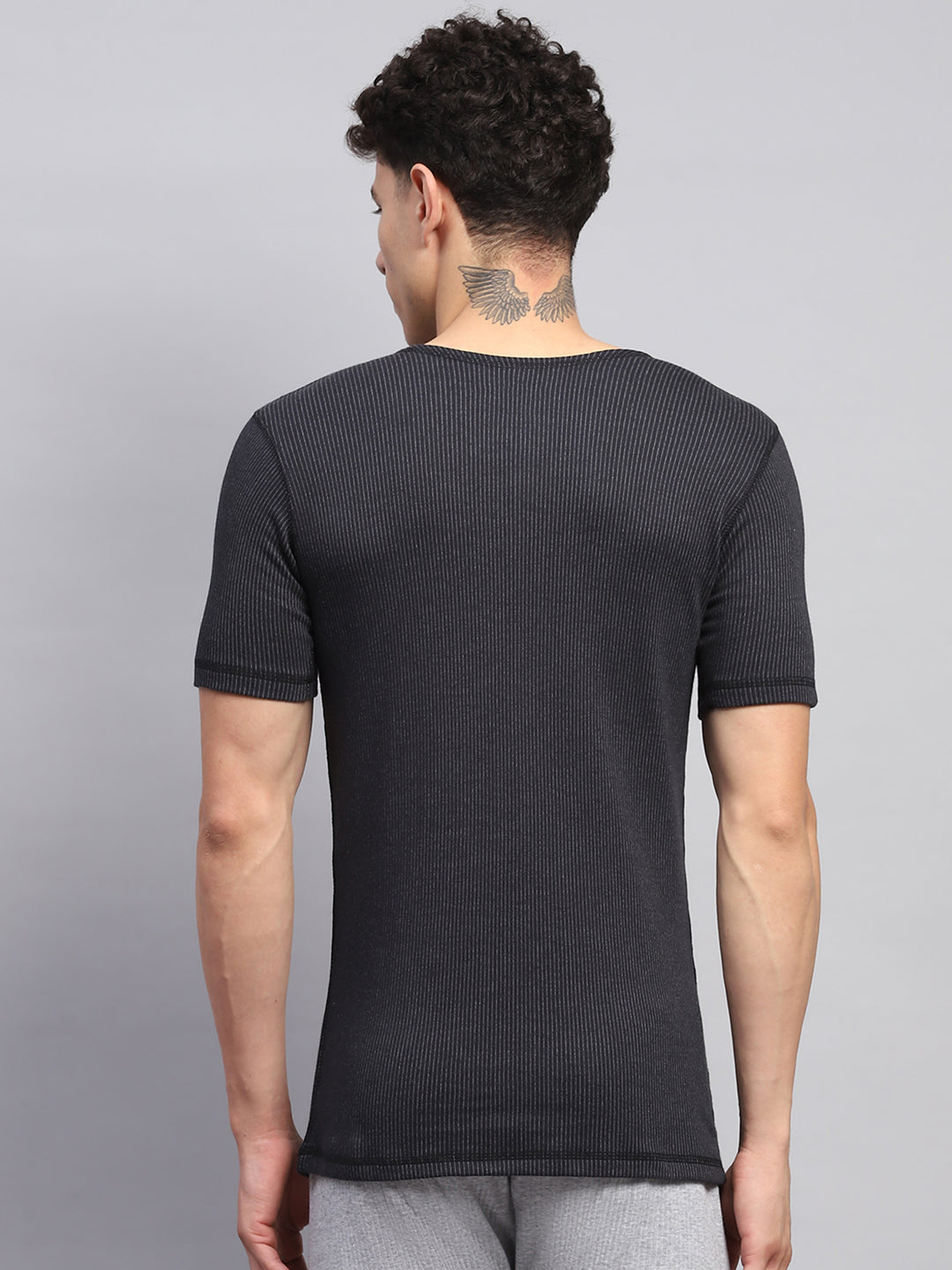 Men Black Solid Round Neck Half Sleeve Thermal Vest