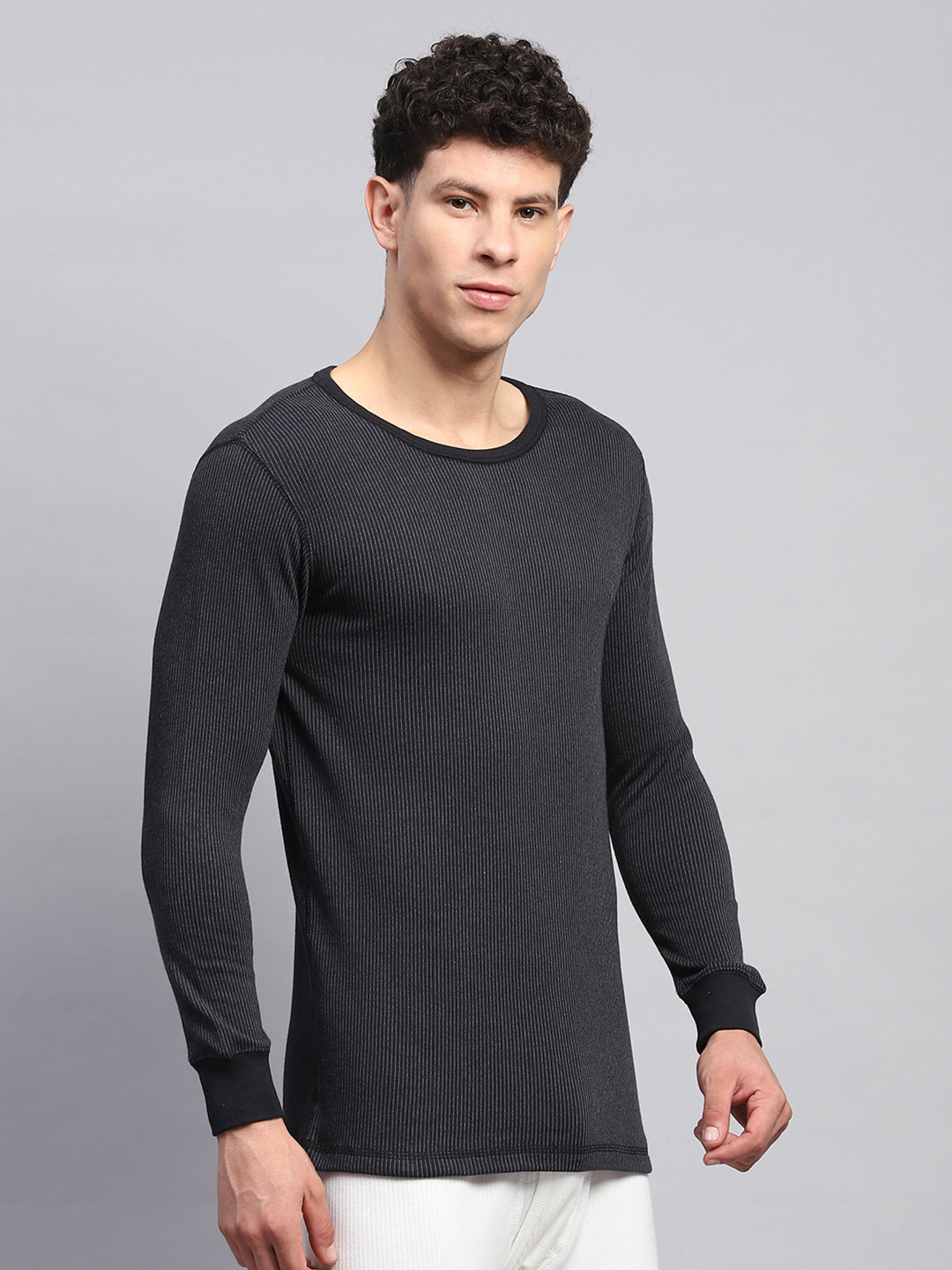 Men Black Solid Round Neck Full Sleeve Thermal Vest