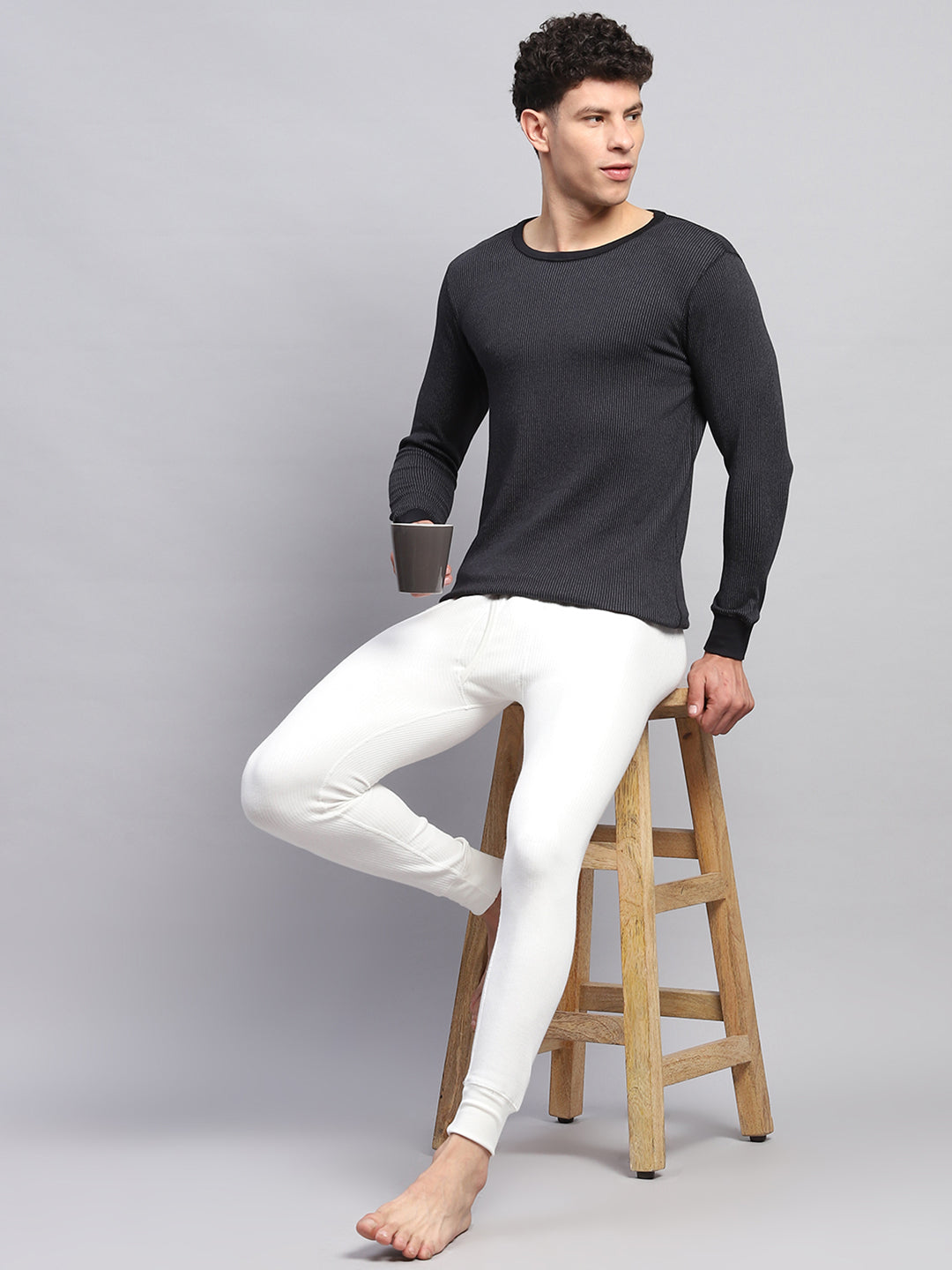 Men Black Solid Round Neck Full Sleeve Thermal Vest