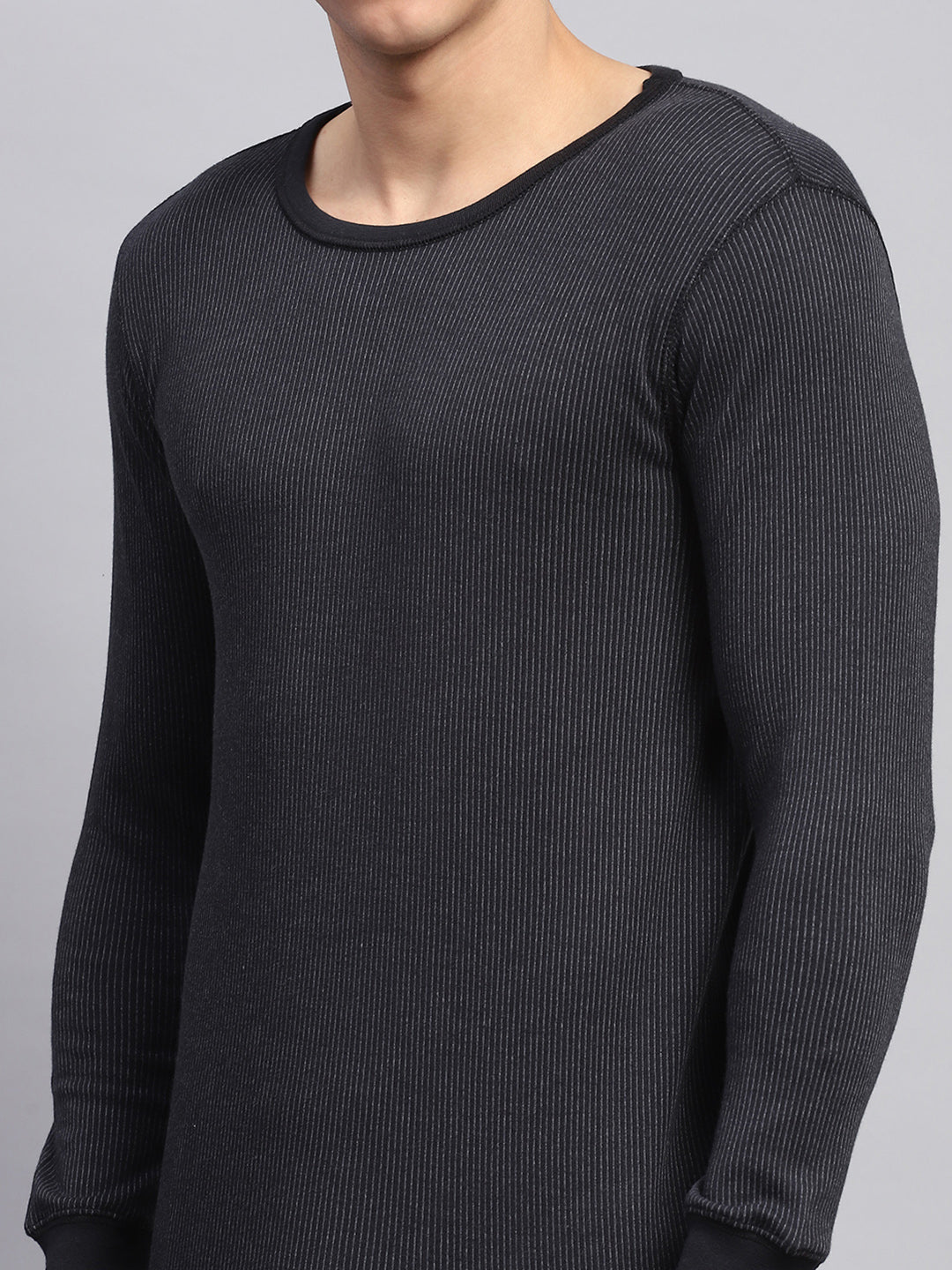 Men Black Solid Round Neck Full Sleeve Thermal Vest